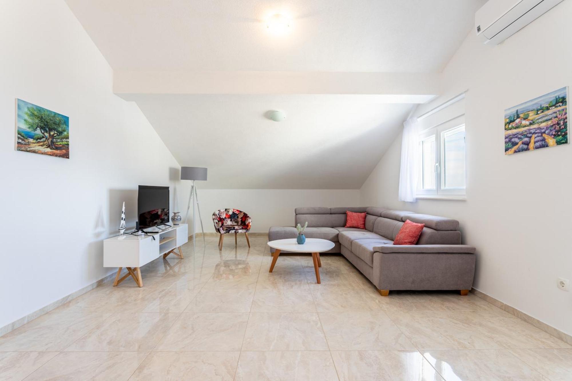 Villa Ana Perfect For Families With Kids And Groups,House With Heated Pool Подстрана Екстер'єр фото